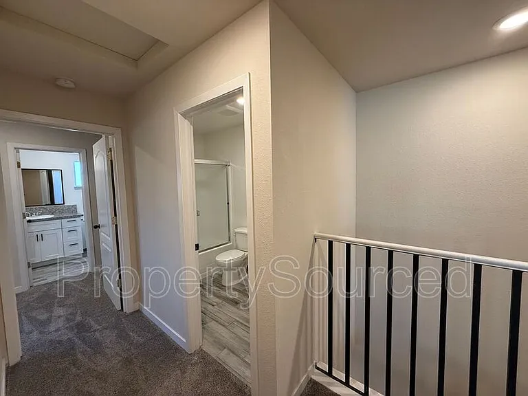 936 W Alameda St #A — Photo 22