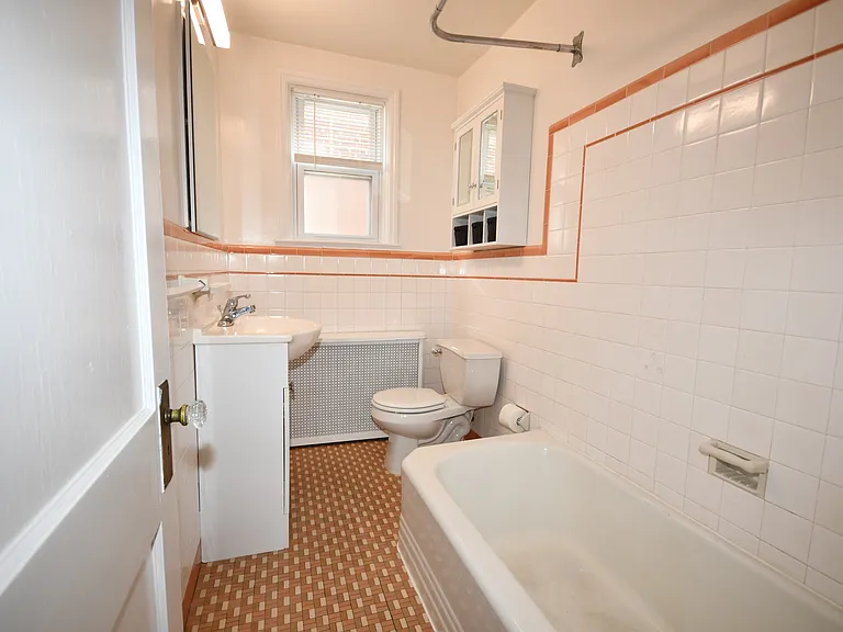 1604 W 11th St #2 — Photo 12