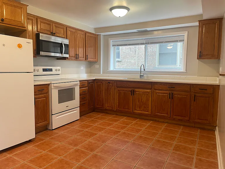 8543 Niles Center Rd #GS — Photo 7