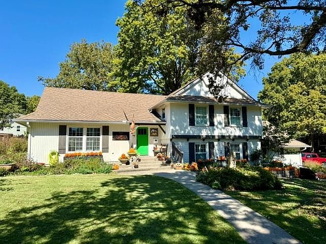 1st image of 5200 W 81st St
