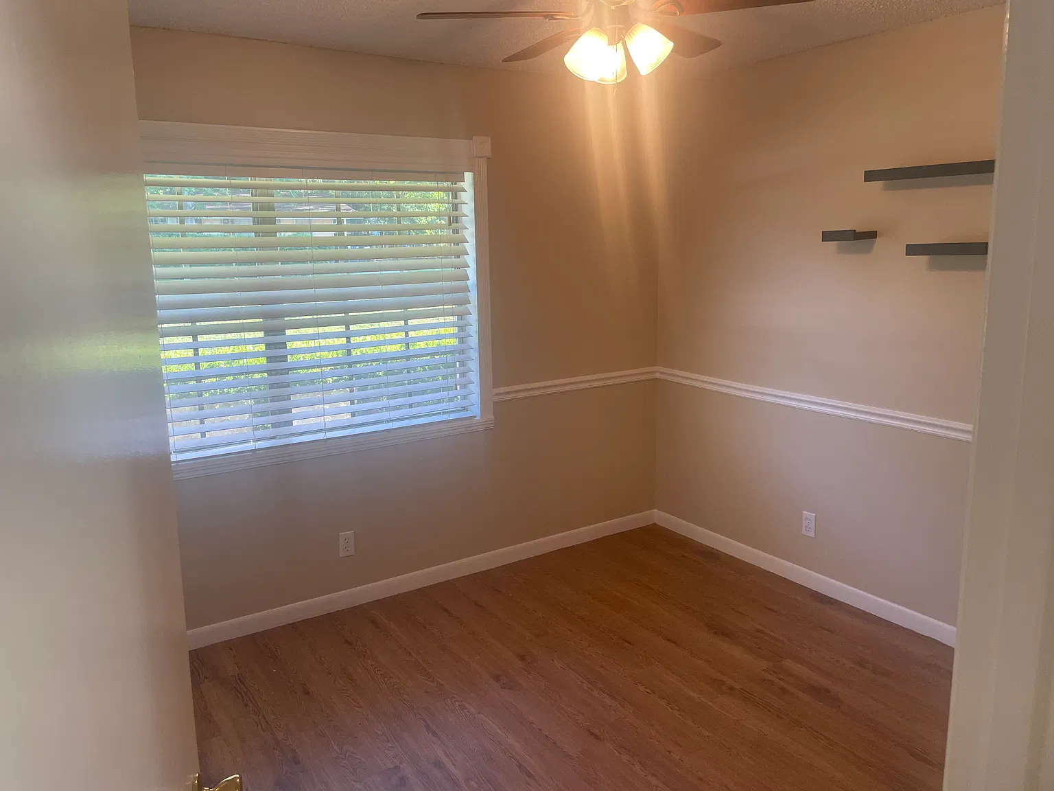 3 bed, 1211 sqft, $1,900 — Photo 3