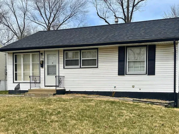 329 Caithness Rd, Saint Louis, MO 63137