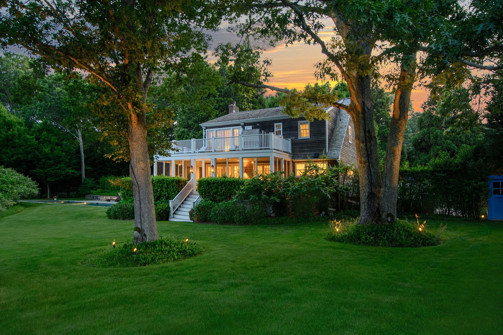 Rear aspect at dusk