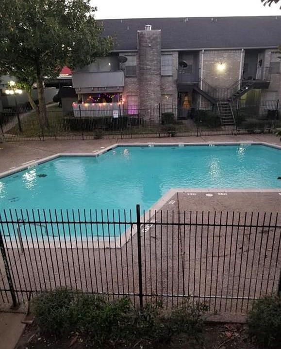1st image of 9700 Leawood Blvd #4/410