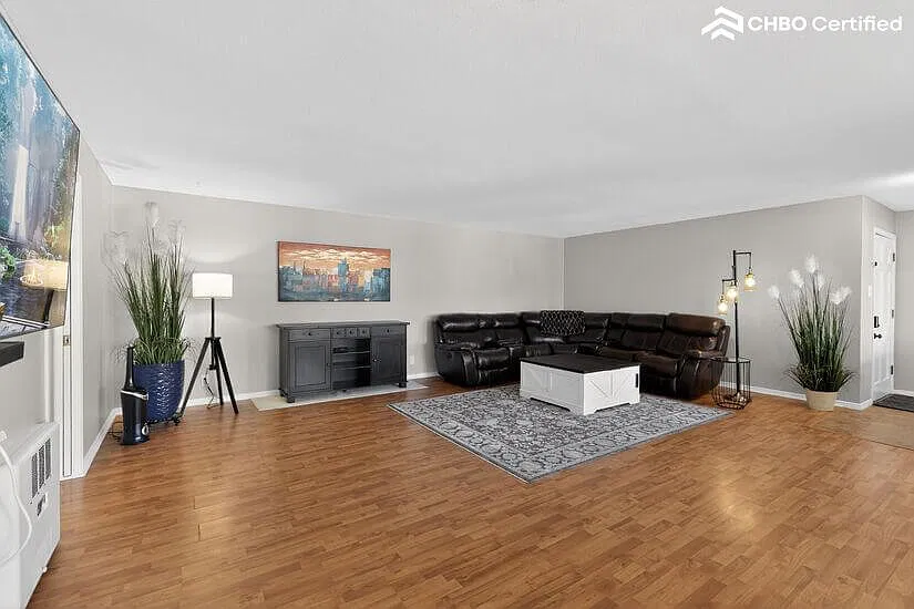 Furnished Townhouse in Central Denver — Photo 2