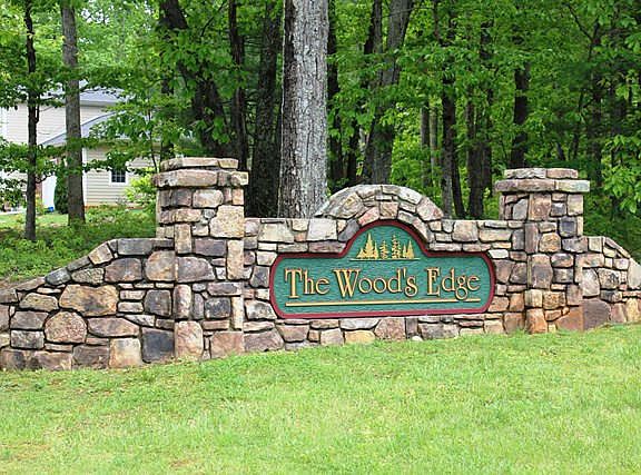 2nd image of 425 Woods Edge Dr