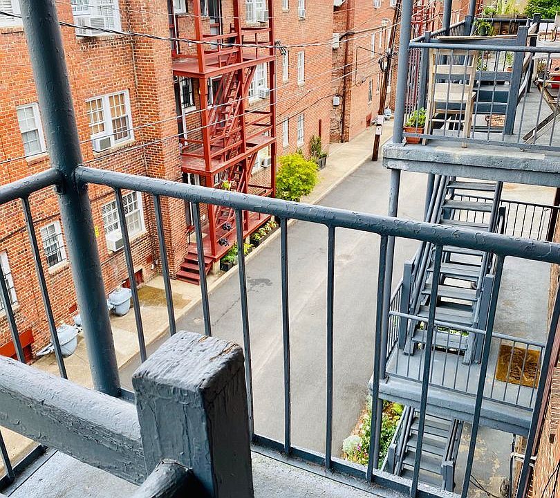 1st image of 2704 Kensington Ave APT 6