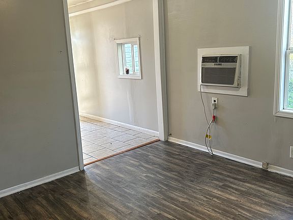 4th image of 2709 Lindsey Dr #B