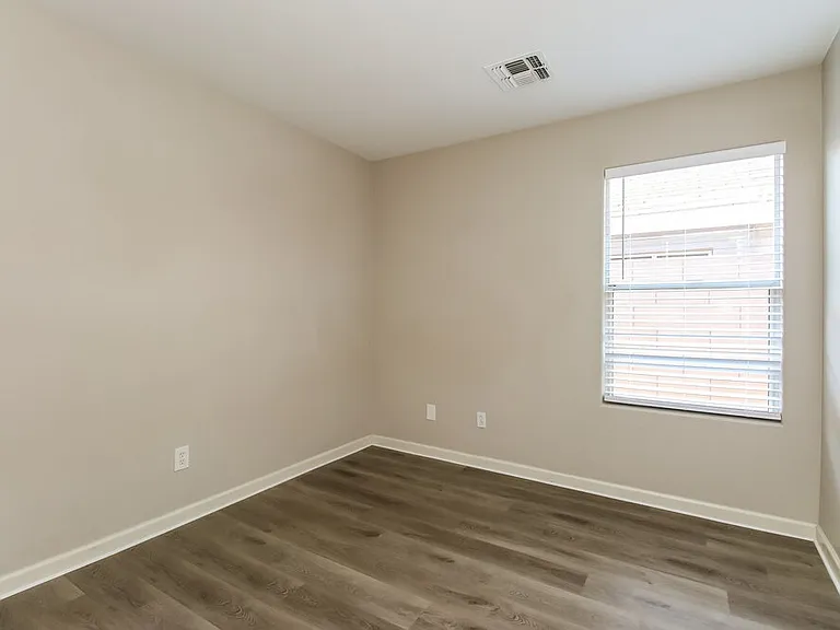 1652 N Serina — Photo 13