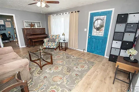 2305 S Glendale Ave — Photo 3