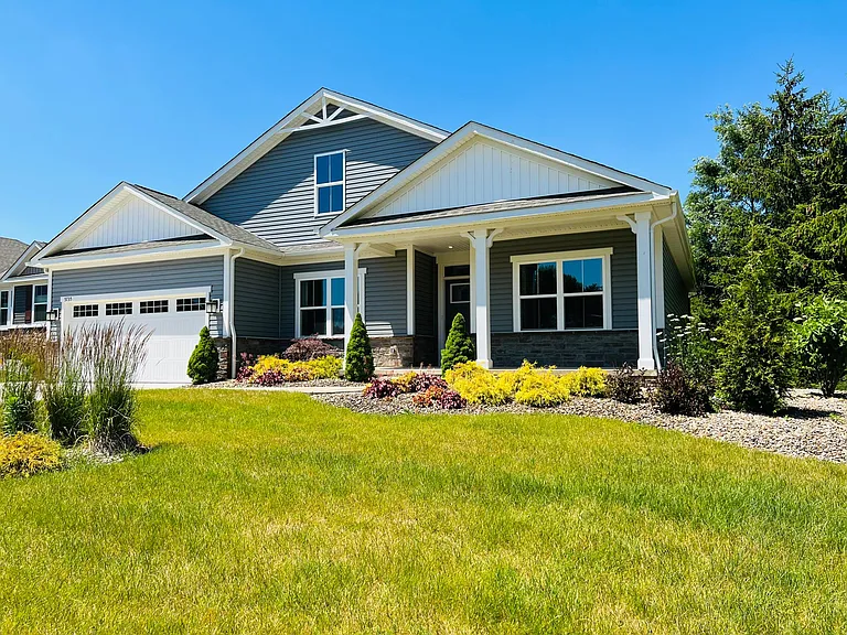 5735 Quarry Lake Dr SE — Photo 3