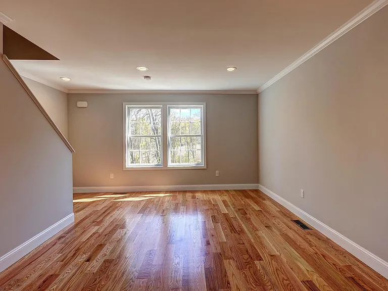 690 New Haven Ave — Photo 8