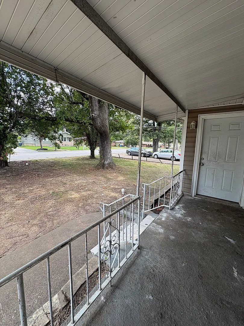5 bedroom House — Photo 3