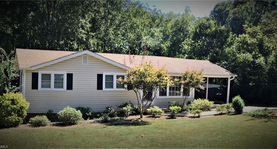 1st image of 118 N Walnut Cir