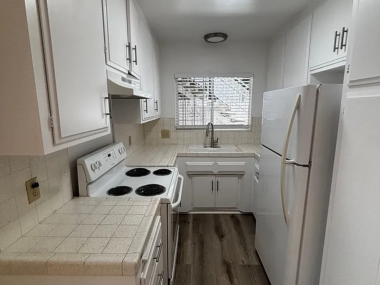 2264 Magnolia Ave — Photo 6