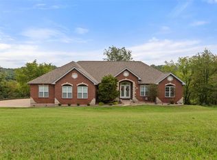 760 Heatherstone Dr, High Ridge, MO 63049