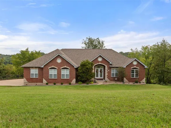 760 Heatherstone Dr, High Ridge, MO 63049