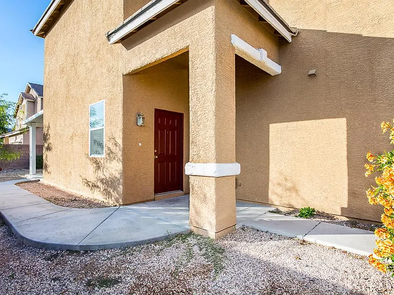 2609 Los Palos St — Photo 38