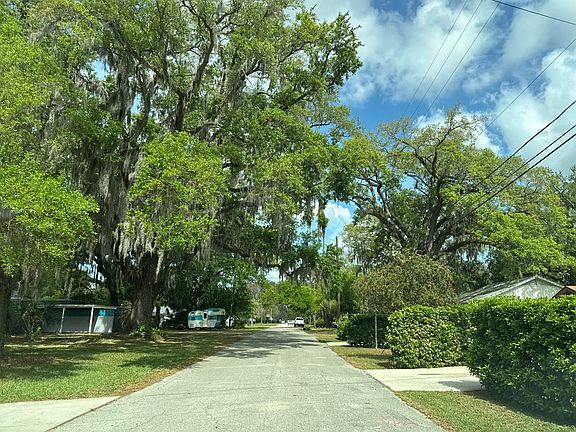 4th image of 1353 Live Oak Ln