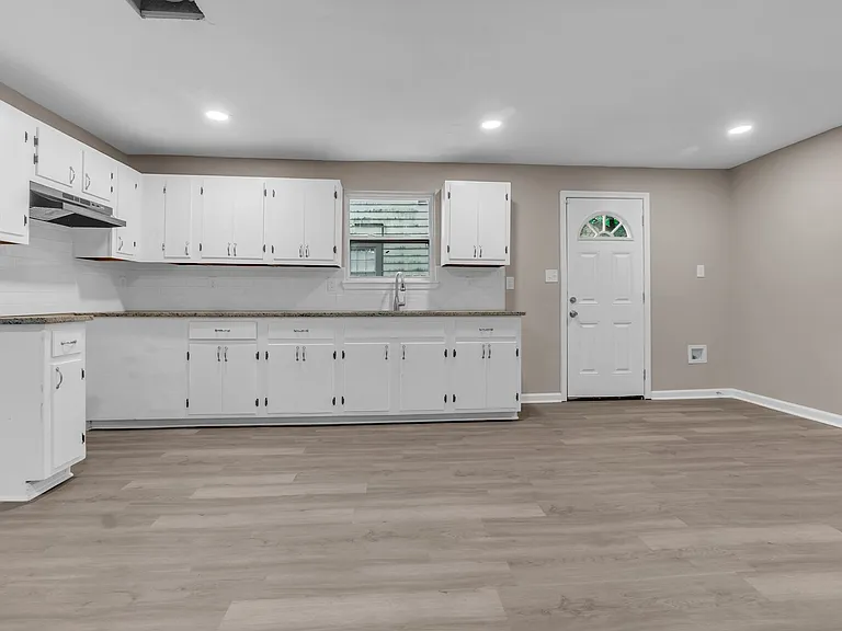 1577 S Highland St — Photo 3