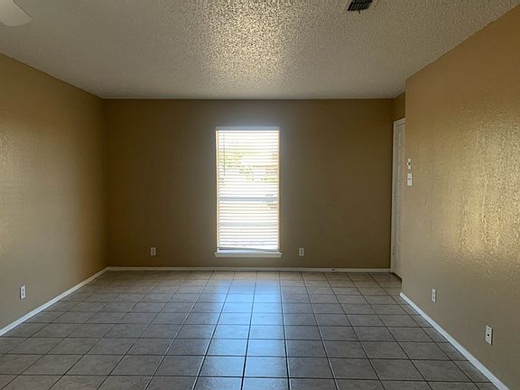 4th image of 4805 Country Club Dr