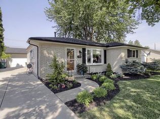 39243 Prentiss St, Harrison Township, MI 48045