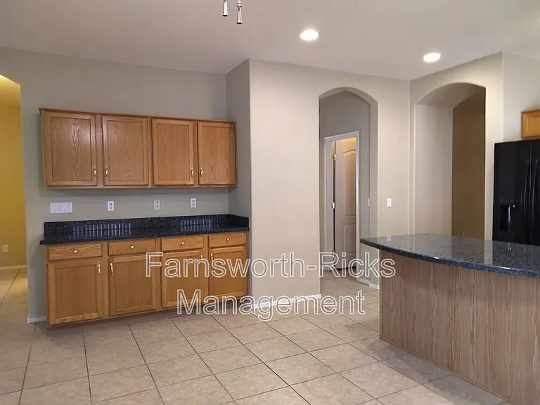 1154 E Locust Dr — Photo 7