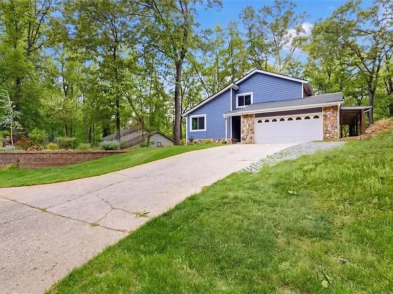 9485 Martin Rd — Photo 3