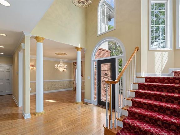 2nd image of 211 Glen Abbey Ct