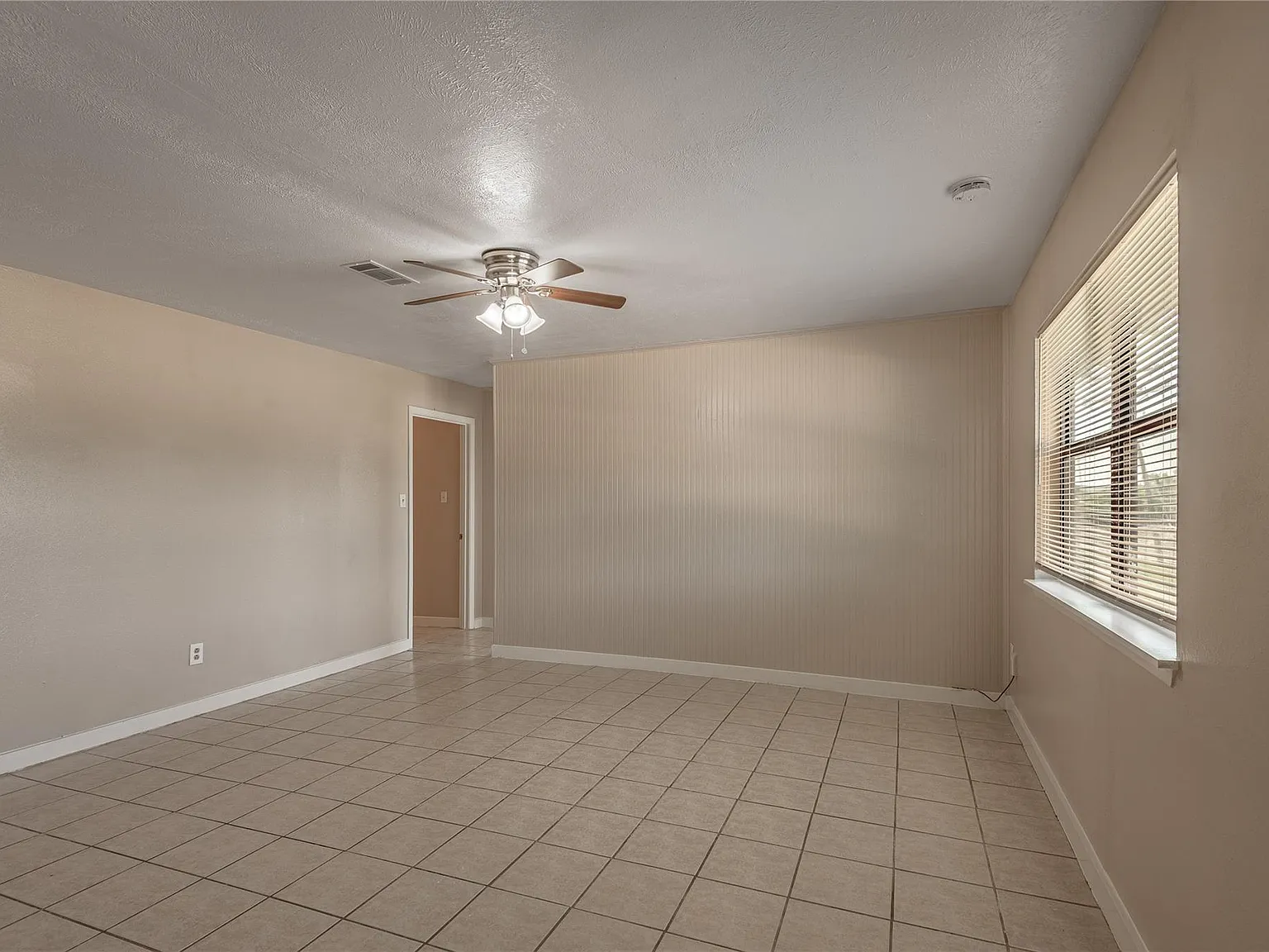 4 bed, 3.0 bath, 1500 sqft, $1,700 — Photo 3