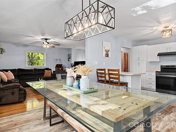 3rd image of 84 Chisholm St