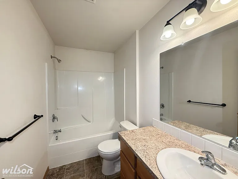 810 Fremont St — Photo 12