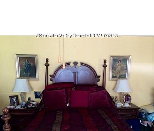 3rd image of 3256 Putnam Ave