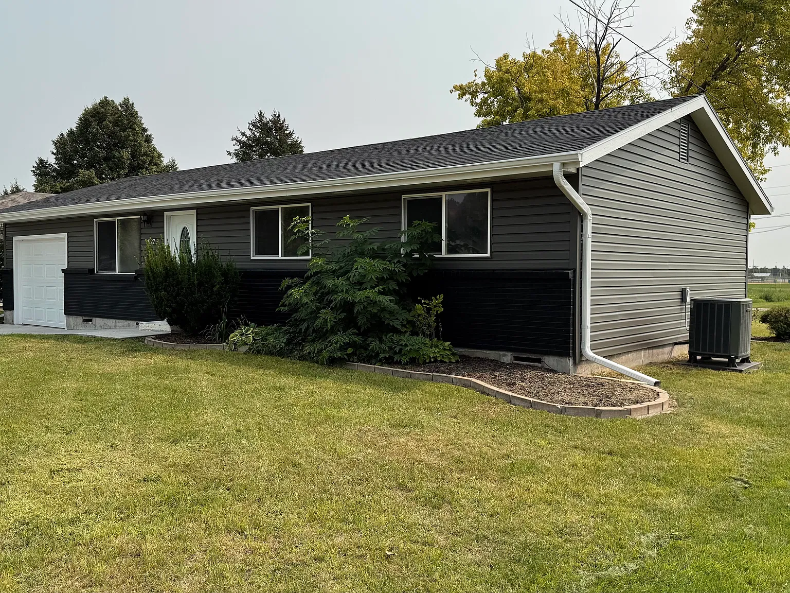 3 bed, 960 sqft, $1,200 — Photo 1