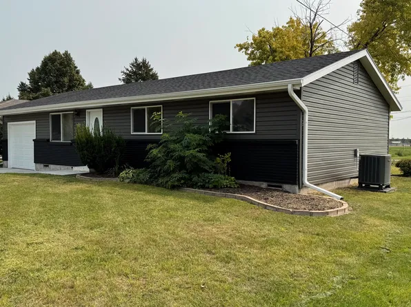 927 16th St, Gothenburg, NE 69138