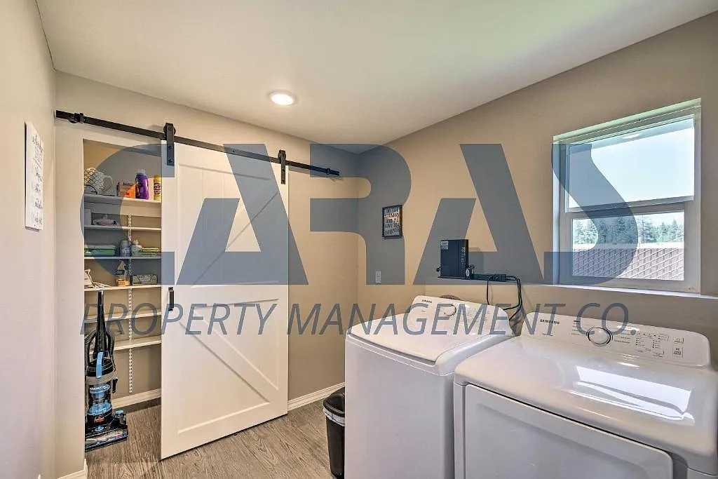 3 bed, 1300 sqft, $2,000 — Photo 1