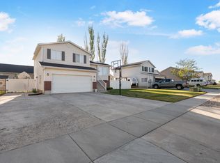719 N 1725 W, Clinton, UT 84015