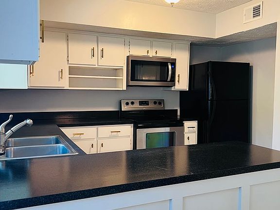 5th image of 510 Oak Meadow Ln