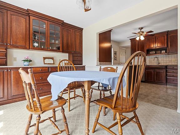 5th image of 287 Glen Valley Dr
