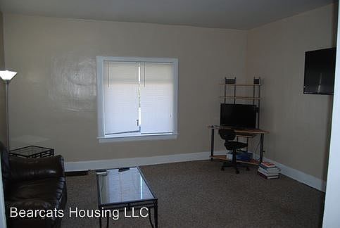 4th image of 135 Laurel Ave APT 1