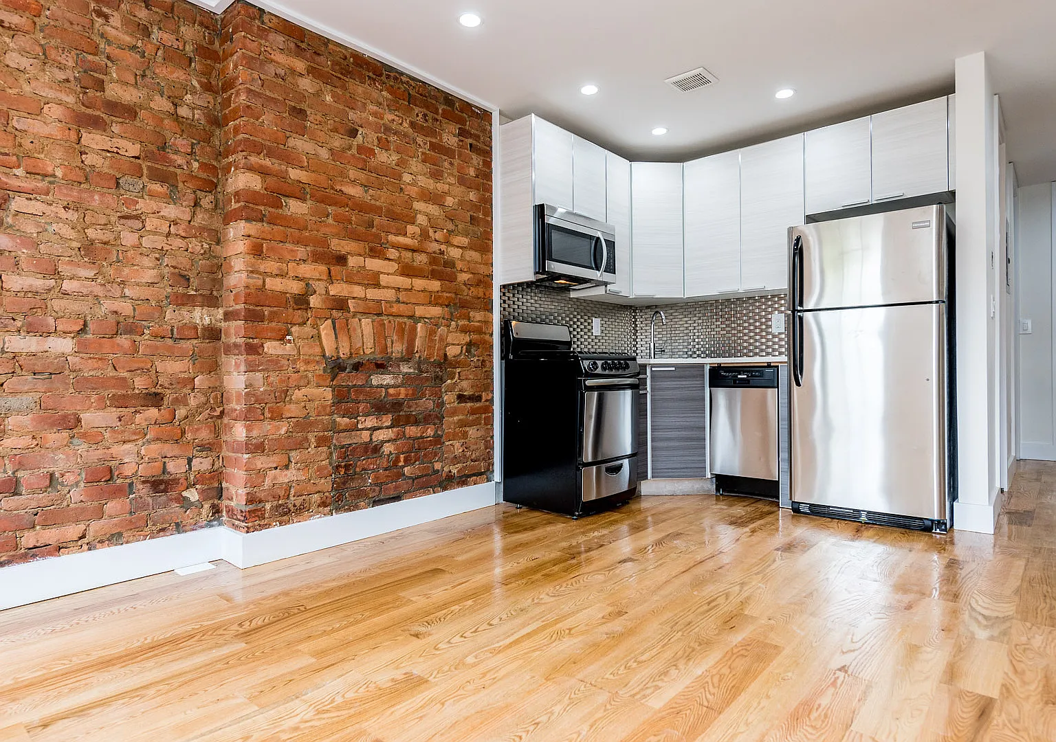 129 Ryerson Street — Photo 1