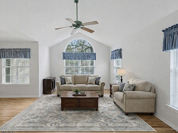 4th image of 2401 Braddock Rd