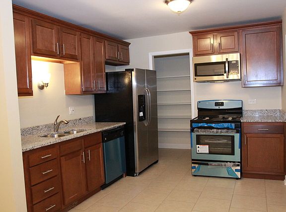 2nd image of 329 Silverwood Ct APT B1