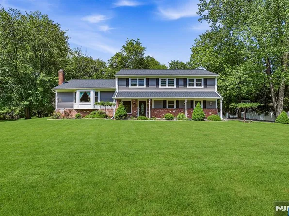 469 White Birch Dr, River Vale, NJ 07675