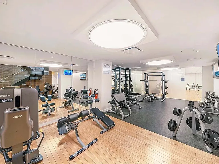 420 E 61st St #33B — Photo 23