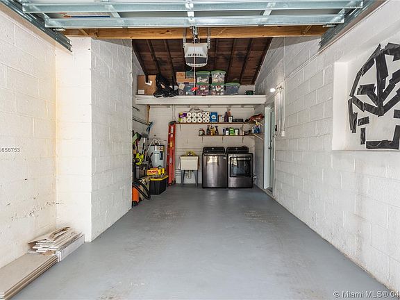 4th image of 530 Alminar Ave