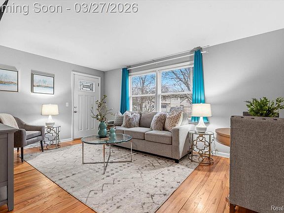 2nd image of 2625 Hessel Ave