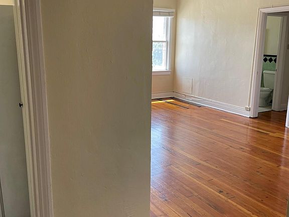 2nd image of 318 N Kingsley Dr #506