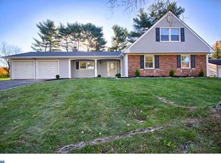 166 Country Club Rd, Willingboro, NJ 08046