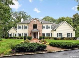 54 Glenwood Rd, Roslyn, NY 11576